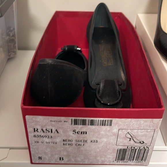 Ferragamo Rasia black suede kitten heels size 8B - Picture 4 of 4